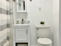 Cozy Cape Cottage Hotels in Brewster