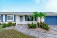 AMAZING Waterfront Paradise -3 Bed 2 bath-NO FEE Heated Pool-Private Dock-Kayaks