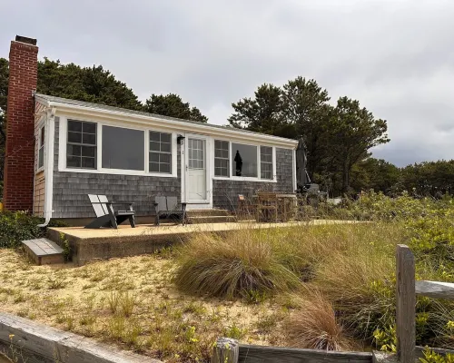 Steps to bayside beach Hotels in Wellfleet