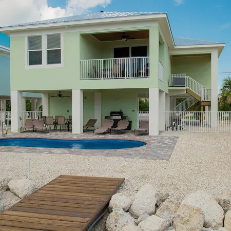 4 Bedroom 3 Full Bath Home on Canal in Marathon w/Private 35 foot dock