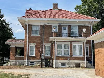Lg Historic.  2 bulk MSU. Hammond.  OTC.  Downtown close