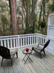 Lovely Renovated 2Br Haile Village Townhouse: King Bed,Stocked Kitchen,Wifi,Deck
