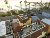 Heart of coastal Oceanside-Ocean view roof top Deck! 100 steps to Beach!