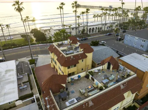 Heart of coastal Oceanside-Ocean view roof top Deck! 100 steps to Beach!