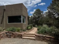 Modern-1 Mile to Plaza-Floor to Ceiling Windows-Mountain Views-Wildlife.