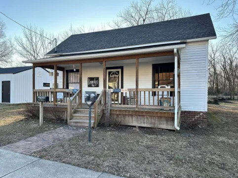 Charming 1-bedroom house in terrific Harrisburg with AC, WiFi