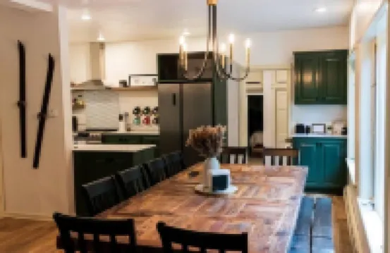 Walk to HoliMont! Cozy Creekside Haven in Downtown Ellicottville