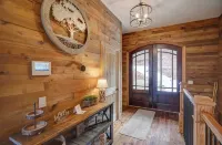 Riverfront Cabin — Hot Tub, Bar, & Fireplace
