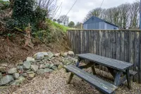 Beachwood - 2 Bedroom Cottage - Penally Hotels in 