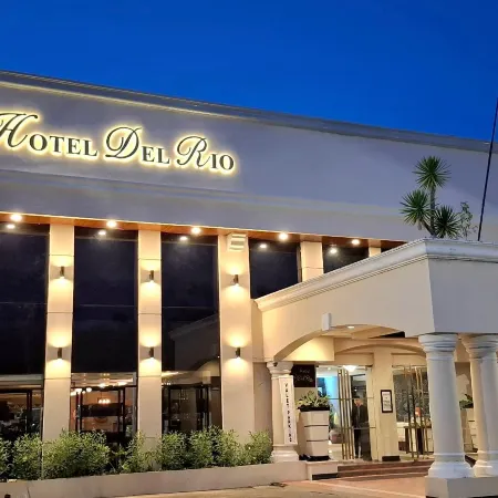 Hotel Del Rio Отели рядом с достопримечательностью «Площадь Моло»