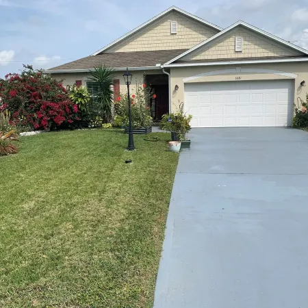 Charming 2-bedroom house with WiFi and AC in Palm Bay