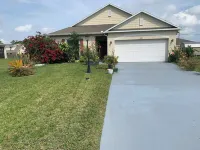 Charming 2-bedroom house with WiFi and AC in Palm Bay
