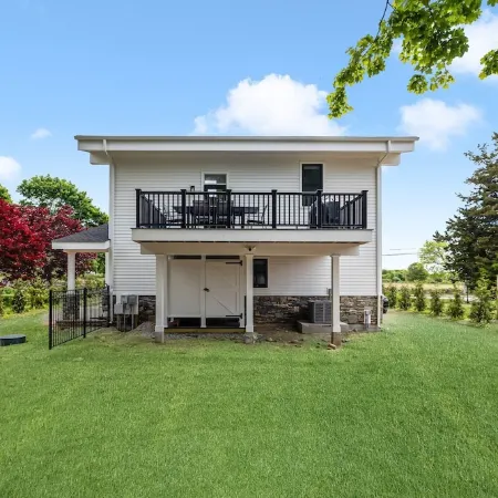 Modern Beach House Serenity