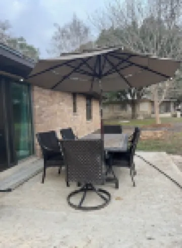 Heart of New Braunfels within minutes to Gruene, Schlitterbahn and downtown.