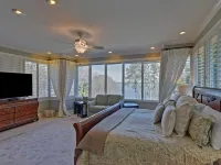 Private House Retreat on Beautiful Lake Hartwell with Private Pool 哈特縣酒店