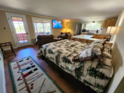 Awesome mountain view with private patio, Fantastic location right on Main St.