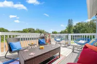 Charming 3-bedroom house with WiFi and AC in lovely Palm Bay