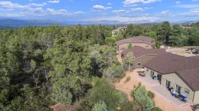Watching Wildlife: Private Oasis for 4 w/ Patio, BBQ & Parking. Step Inside! Hotels near Fossil Creek Wilderness