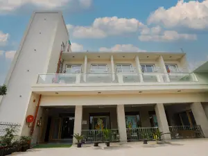 Hotel Mukut Mani