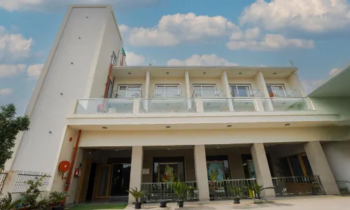 Hotel Mukut Mani