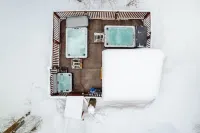 Tranquil Targhee Retreat: Shuttle, Creek, Hot Tubs  호텔