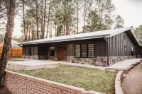 Spacious 3-bedroom house conveniently located in Ruidoso