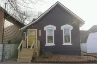 Charming 1-bedroom house in delightful Winona with WiFi, AC and PRIVATE PATIO Hotels in der Nähe von Watkins Museum and Store