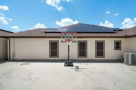 Spacious 5 bedroom home in Schertz, Texas! 20 min from downtown San Antonio!