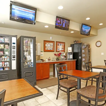 New Cozy & Stylish 1BR with Heated Pool, Relaxing Spa & Sauna