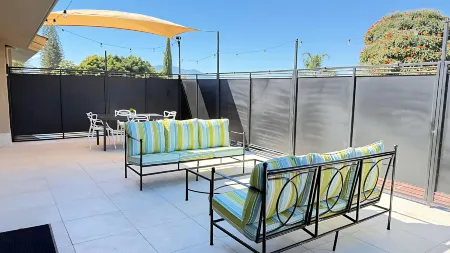 Ajijic Modern 1 King Bedroom Unit-Walk to Everything -Bikes-Gym-Pickleball Court Отели рядом с достопримечательностью «Чапала»