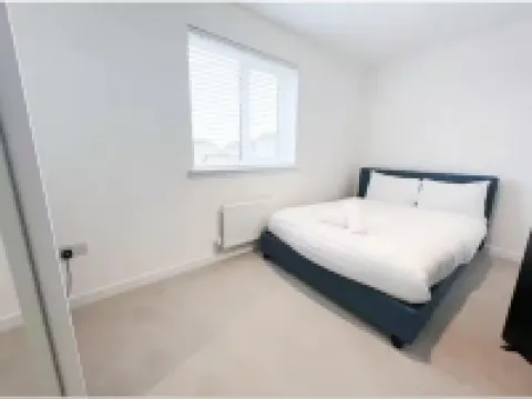 Charming 3 Bed Home in Stepps, Glasgow - Garden & Patio