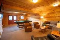 Family-Friendly Modern Cabin with Spectacular Views