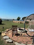 Cozy 2-bedroom caravan in nice Cleburne with AC, WiFi