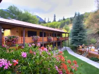 Box Canyon Lodge and Hot Springs