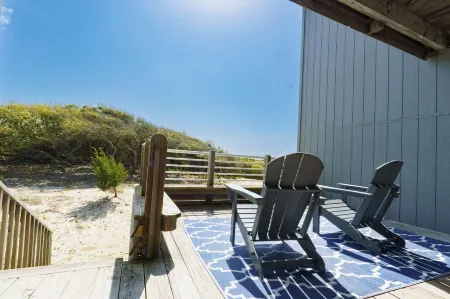 Atlantic Beach Escape: 3Br Condo with Private Beach Access — Walk to the Beach!