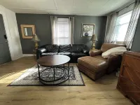High-end cozy apartment walking distance to down town Christiansburg.