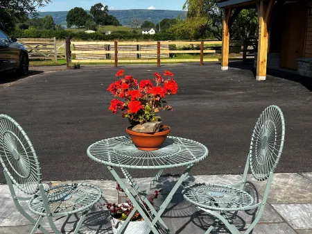 Studio-King Bed-Wye Valley Views Отели в г. Ллантризант Фор