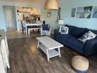 Siesta Key Condo- walk to beautiful beaches, ride a free trolley around the key