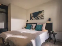 Luxury Holiday Home on the Water Hotels in Leersum