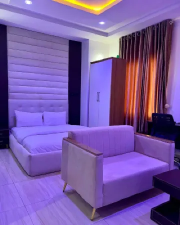 His Glory's Apartment