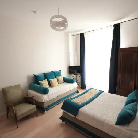 Hôtel des Arts, Artisanal et Indépendant
