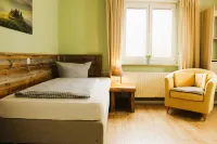 Haus am Bach - gemütliche Pension Hôtels à : Kranzberg