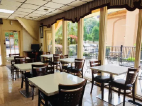 โฮเวิร์ด จอห์นสัน บายวินด์แฮม เอเธนส์ โรงแรมในเอเธนส์