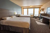 Ramada by Wyndham Cranbrook - Pool