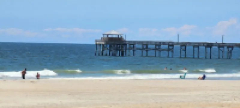 Charming 1-bedroom apartment with King Bed.  No Stairs.  Steps to the Ocean.