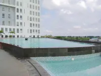 Comfy and Minimalist 1Br Patraland Urbano Apartment Near Bekasi Station Hotels in North Bekasi