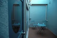 Red Submarine - Hostel