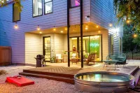 Eastside Home Sleeps 18 with Cowboy Pool & Fire Pit - Bungalow