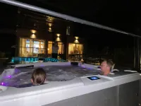 Luxurious villa with heated pool - Villas
