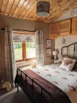Cosy Wood Cabin in Rural Area Near National Park Hoteles en Auchinleck